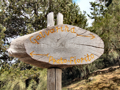 Typical signpost way-marking the route to Galvarina - June 2008